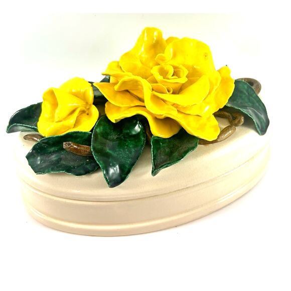 Vintage Atlantic Mold Ceramic Jewelry Trinket Box Hand Painted Yellow Roses 1985 - Picture 4 of 5